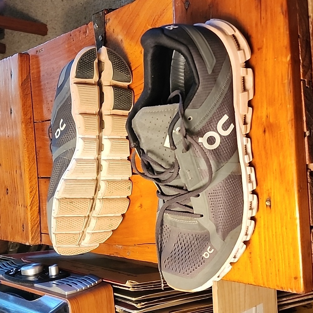 On Running Cloud Women's Shoes